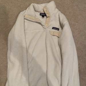 cream patagonia pullover